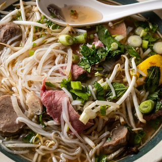 Phở Tái Bò Viên / Eye Round Steak & Beef Meatballs