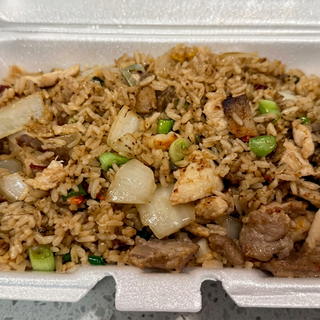 Cơm Chiên Dương Châu / Deluxe Combination Fried Rice
