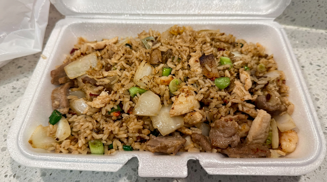 Cơm Chiên Dương Châu / Deluxe Combination Fried Rice.